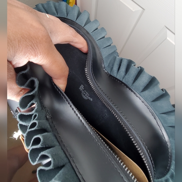 Rare Dr. Martens Heart Shaped Ruffle Leather bag - Picture 11 of 11